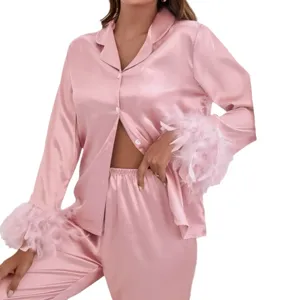 Ensemble pyjama en satin rose pour femmes, vêtement de nuit élégant à manches longues.
