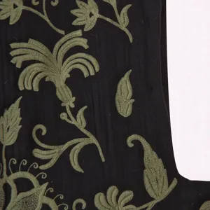 Chaleco negro bordado casual con patron floral botanico vintage verde para mujeres elegante