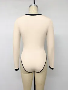 Body donna a manica lunga in tessuto a costine con bordi neri a contrasto chic