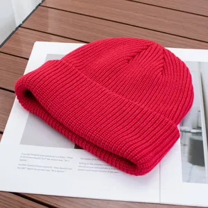 Solid color knit beanie hat, winter warm wool cap, unisex casual fashion skull cap detail.