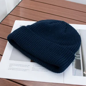 Solid color knitted beanie hat for autumn and winter warm woolen cap casual windproof.