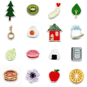Assortiment schattige geborduurde patches voor DIY kledingdecoratie en knutselbenodigdheden.