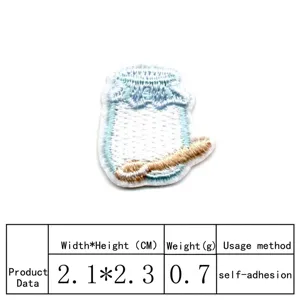 Gedetailleerd overzicht van de schattige pot geborduurde patch, perfect voor DIY kleding decoratie.