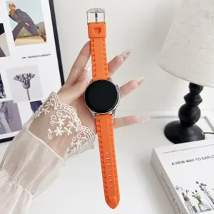 Bracelet de montre en silicone orange avec texture pneu, bracelet de rechange pour montres de sport.