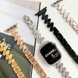 Ersatzarmband aus Metall mit Wellenmuster für Apple Watch, elegantes und langlebiges Design.