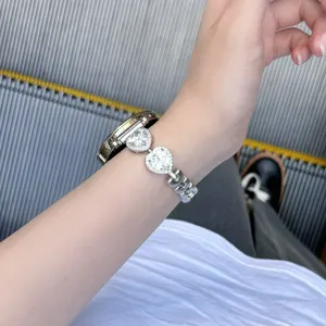 Bracelet de montre en metal avec cœurs et strass zircons pour montre connectee chic