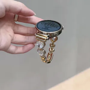 Bracelet de montre en metal avec zirconluce coeur, bracelet de luxe pour montre connectee.
