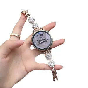 Bracelet de montre connectée en métal or rose avec cœurs en cristal de luxe