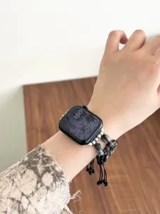 Vista dettagliata del cinturino di ricambio per Apple Watch con design in giada cinese.