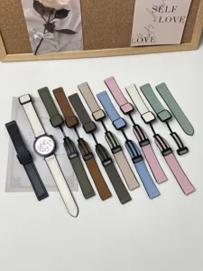 Cinturino di ricambio magnetico in silicone e pelle per smartwatch, elegante e resistente.