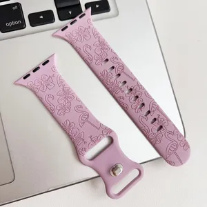 Silikon Ersatzarmband mit graviertem Blumen und Flamingos Motiv fuer Smartwatch Detailansicht