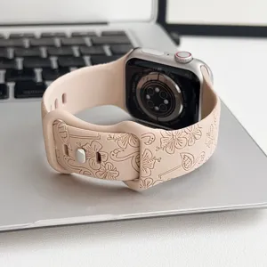 Geprägtes Silikonarmband mit Blumen- und Flamingomotiv für Smartwatch Detailansicht.
