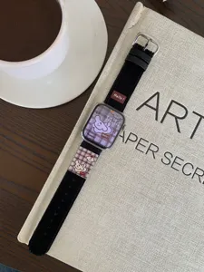 Niedliches Cord-Armband für Apple Watch mit süßem Hundemotiv, weicher Herbst-Stil.