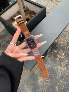 Braunes Cord Apple Watch Armband mit süßem Hundemotiv, weiches Winterband für iWatch Serie.