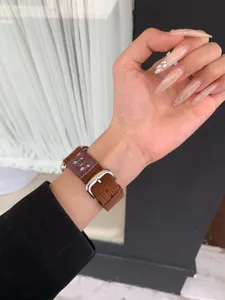 Braunes Kordschmuck-Armband fuer Apple Watch mit niedlichem Print, weiches Ersatzband iWatch.