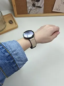 Cinturino di ricambio per smartwatch compatibile beige silicone pelle fibbia metallo