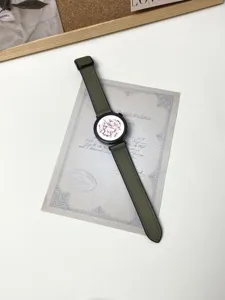 Cinturino di ricambio in pelle di silicone con fibbia per smartwatch vista dettaglio