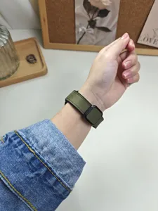 Cinturino per orologio in pelle di silicone con fibbia quadrata magnetica di ricambio