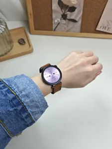 Cinturino di ricambio per smartwatch in pelle marrone classica per un look elegante.