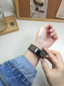 Cinturino per orologio in silicone magnetico di ricambio vista dettaglio con fibbia.