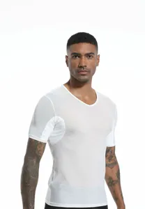 Camiseta interior antitranspirante para hombre con cuello en V y almohadillas axilares.