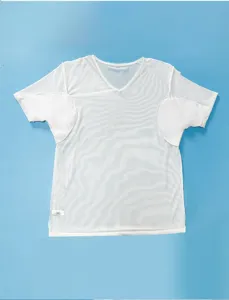 Camiseta hombre antitranspiración manga corta almohadillas axilas malla blanco detalle