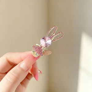 Exquisite pink rhinestone bunny hair clip, cute metal duckbill hair accessory for women and girls.