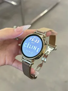Nahaufnahme des Ersatz Lederarmbands mit Faltschließe, elegante Ansicht am Handgelenk.