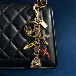 Llavero de Aleación Esmaltada Vintage con Dije de Zapato y Bolso de Moda con Strass Incrustado Metal Colgante para Bolso de Mujer Accesorio