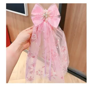 Rosa Schleifen Haarspange mit Netzschleier, Perle und Schneeflocken-Dekor für süße Mädchen.