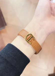 Braunes Echtleder-Uhrenarmband Ersatzarmband mit goldener Metallschnalle fur Smartwatch.