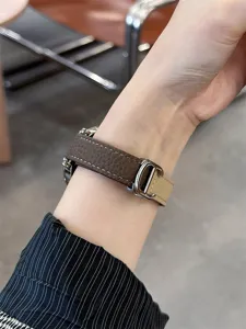 Detailansicht des echten Lederarmbandes mit robuster Faltschließe für moderne Smartwatches.