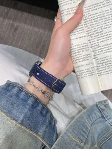 Bracelet de montre connectée en denim bleu avec motif d'étoiles, bracelet élégant.