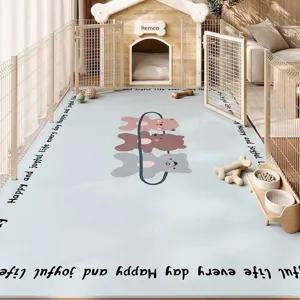 Vista dettagliata del tappetino impermeabile per box animali con simpatico disegno di orsetto