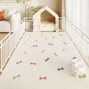 Accogliente box per animali con tappetino in PVC impermeabile, motivo ad ossa e recinzione.