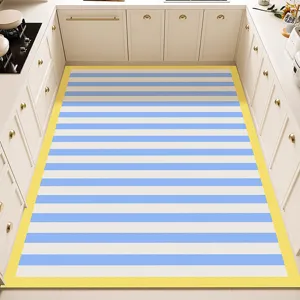 Alfombra de cocina impermeable antideslizante con rayas azules blancas borde amarillo.