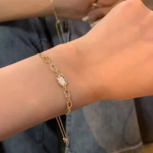 Koreanische minimalistische Zirkonia Gold Armband für Damen elegante Handgelenk Schmuck.