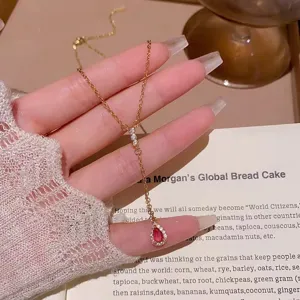 Französische Retro rote Tropfen Anhänger Halskette, exquisite Y-förmige Schlüsselbein Kette.