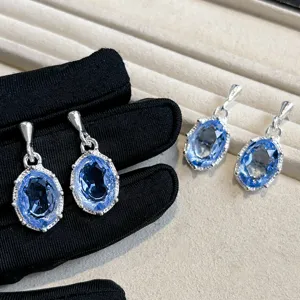 Orecchini pendenti in cristallo blu squisito per donne, eleganti orecchini a lobo in argento.