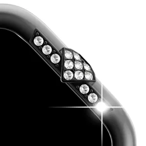 Glänzende Diamant Uhrengehäuse Detailaufnahme mit Kristallrahmen und hellem Glanz.