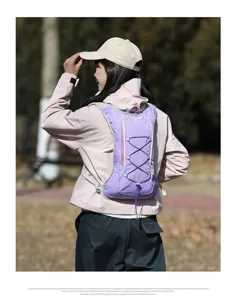 Zaino da corsa idratante leggero per maratona, gilet sportivo traspirante viola e rosa.