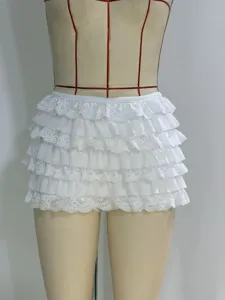Short en dentelle blanche à volants multicouches, joli mini-jupe style cake y2k pour femme.