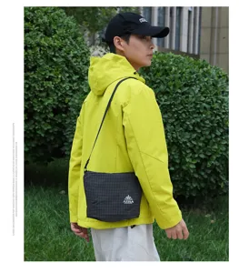 Borsa a tracolla impermeabile da uomo, borsetta leggera a quadri per sport e viaggio.