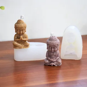 Vista dettagliata dello stampo in silicone per candela Buddha, ideale per il fai da te.