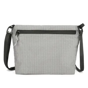 Borsa a tracolla impermeabile con griglia per sport all'aperto, leggera per uomo e donna.