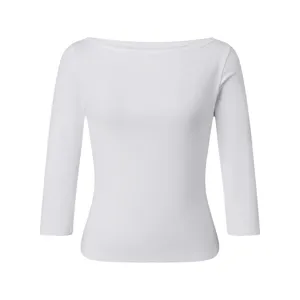 Wit boothals 3/4 mouw top detail, zachte geribbelde stof, casual slim fit basic kledingstijl.