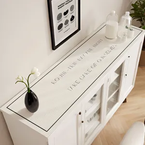 Tapis de protection imperméable pour buffet, set de table grille noir et blanc pour meuble.