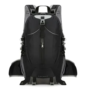 Zwarte 40L outdoor wandelrugzak waterdicht en lichtgewicht, ideaal voor reizen en kamperen.