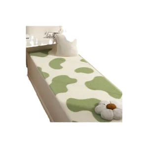 Groene koeienprint pluche erker mat pluizig vloerkleed gezellig lang kussen voor de woonkamer