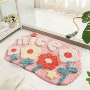 Tappeto da bagno rosa con motivo floreale e testo morbido assorbente per la casa.